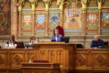 A helyes képviselői viselkedésről beszélgettek a parlamenti Házbizottságban, Forsthoffer dönt a büntetésekről
