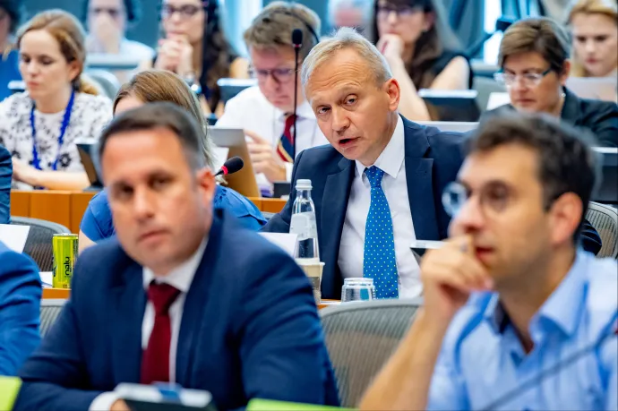 Ismét Brüsszelben panaszkodtak fideszes politikusok az Alaptörvény-módosításra