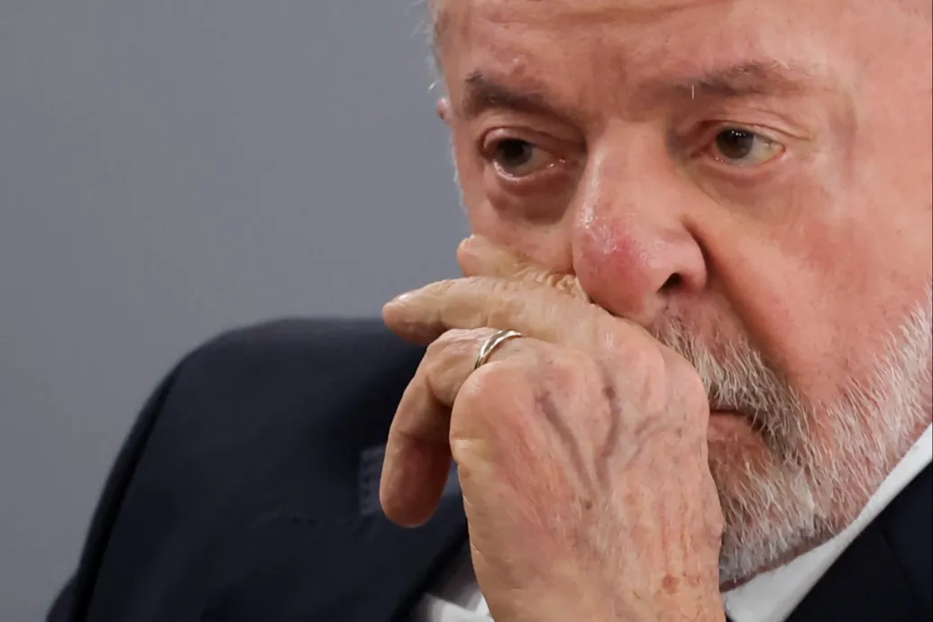 „Micsoda szégyen!” – a brazil elnök kifakadt, miután meglátta, hogy egy szinte üres gép tért haza a vb-ről