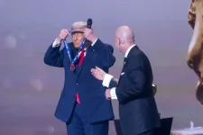 A NOB-nál tettek panaszt Infantino FIFA-elnökre, egyre aggályosabb a kapcsolata Trumppal