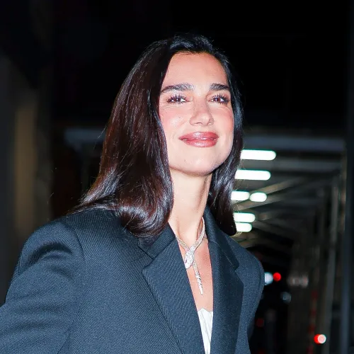 Dua Lipa inspirálónak nevezte a Trump veje elleni albániai tüntetéseket