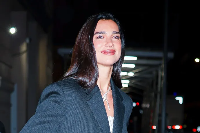 Dua Lipa inspirálónak nevezte a Trump veje elleni albániai tüntetéseket