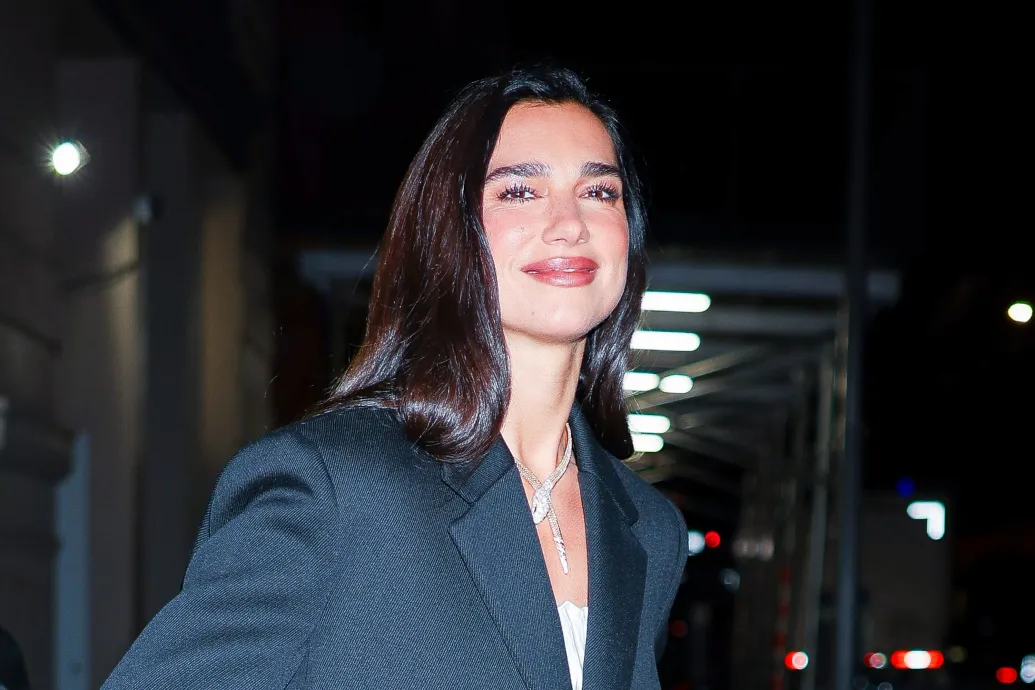 Dua Lipa inspirálónak nevezte a Trump veje elleni albániai tüntetéseket