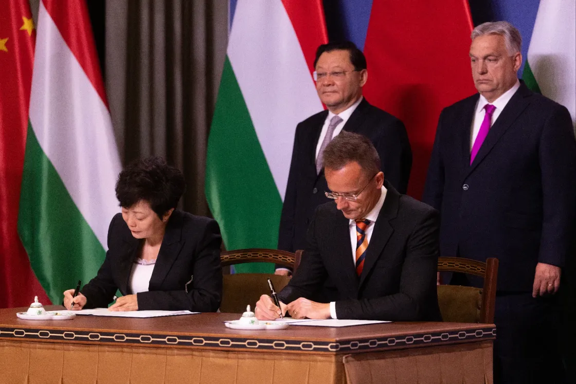Bőkezűen támogatta Szijjártó minisztériuma a BYD-t, a cég pedig most meg is hálálja neki