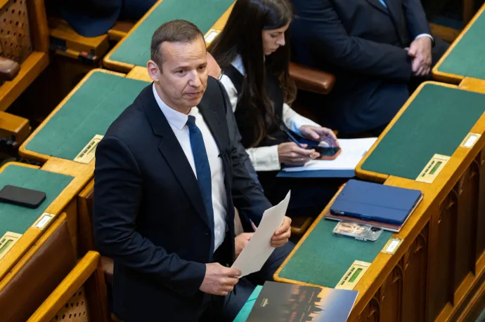 Toroczkai László lelobbistázta a BYD-hoz igazoló Szijjártót