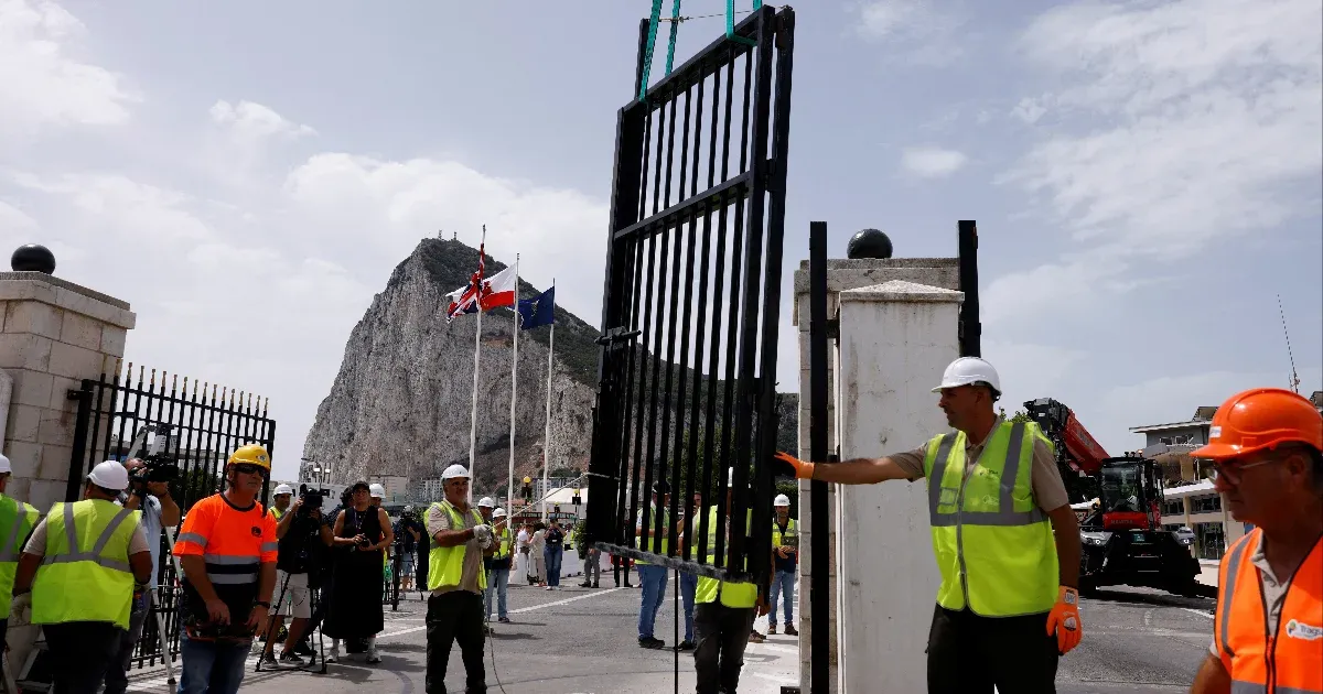 Gibraltár csatlakozása a schengeni övezethez: Határkerítés lebontása kezdődött