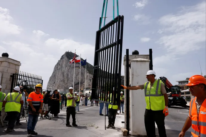 Gibraltár a schengeni övezet része lett, lebontották a határkerítést