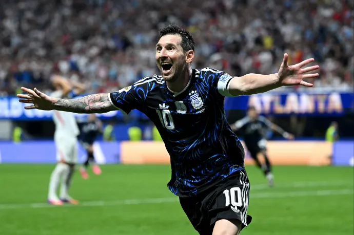 Argentína kiharcolta a vb-döntőbe jutást, Messi két gólpasszával az utolsó percekben fordítottak az angolok ellen