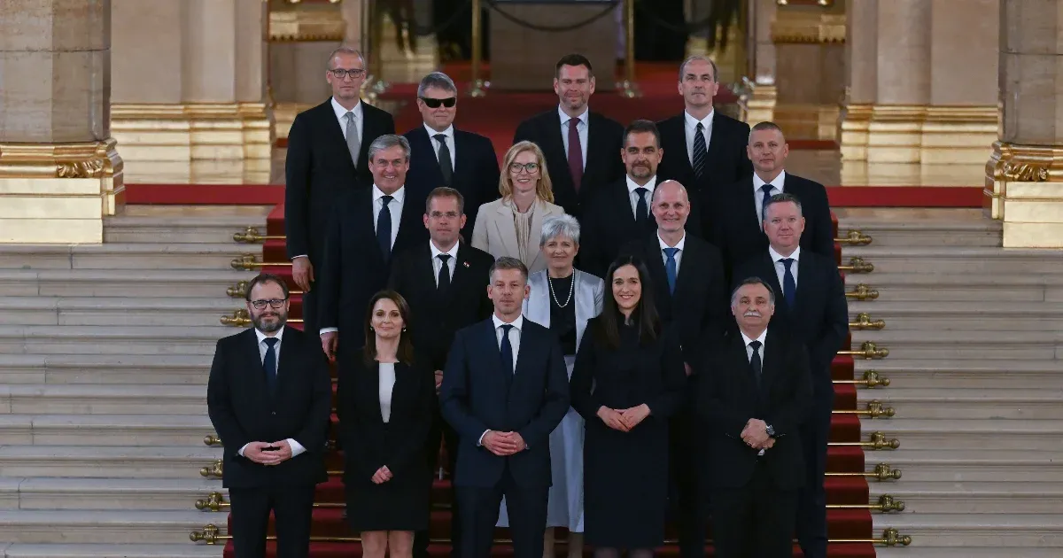 Magyar Péter a Legnépszerűbb Politikai Szereplő a Medián Felmérése Szerint Magyar Péter a Legnépszerűbb Politikai Szereplő a Medián Felmérése Szerint