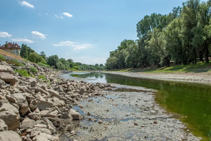 Súlyosbodik a vízhiány, Bajánál negatív rekordot döntött a Duna vízállása