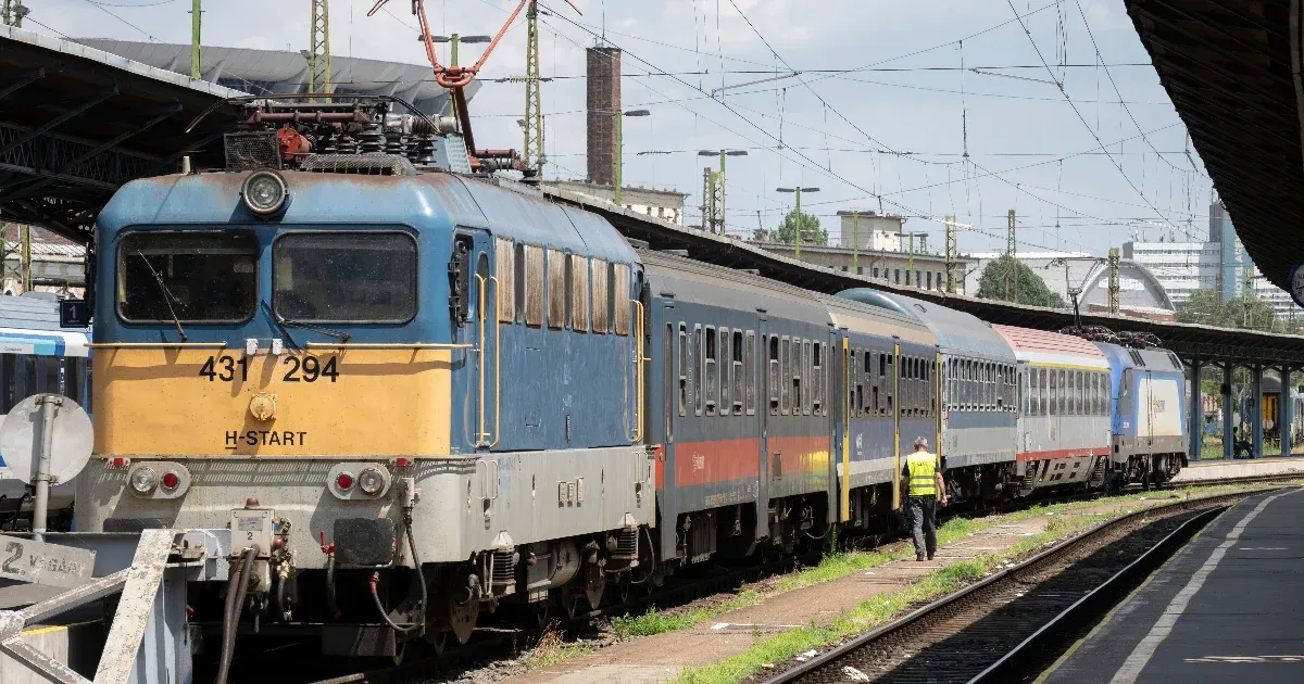 Drónos megfigyelést indít a MÁV, mert egyre többen másznak be vasúti területekre, ami életveszélyes