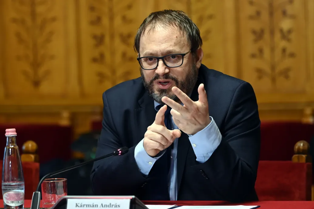 Adóelkerülési kiskapukat és kastélyfelújítási kedvezményt is megszüntet az EU-pénzekért a kormány