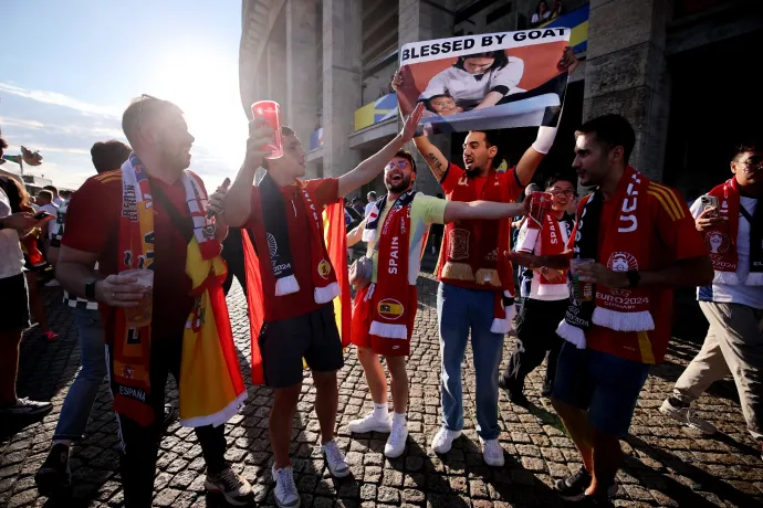 Vért izzadt a fotós, amikor a Lamine Yamalt fürdető Messiről kellett képet készítenie