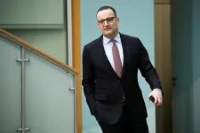 Béranya igénybevétele miatt kellett lemondania a német kormánypárt frakcióvezetőjének