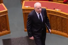 Kihirdették a Magyar Közlönyben az Alaptörvény 17. módosítását