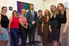 Szabó Bence átadta felajánlását a Hintalovon Alapítványnak, ami a neki összegyűjtött adományokból jött össze