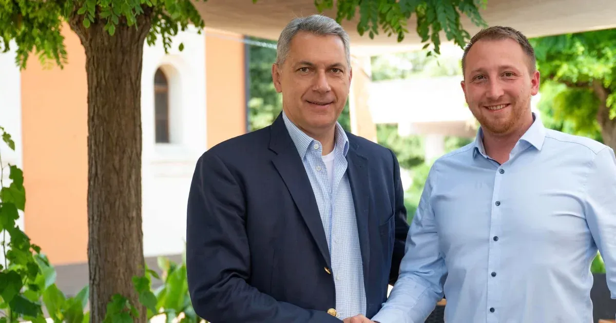 Kirúgták a MÁV-tól Orbán kampánykörútjának egyik résztvevőjét, akire a kampányban figyelt fel a Telex