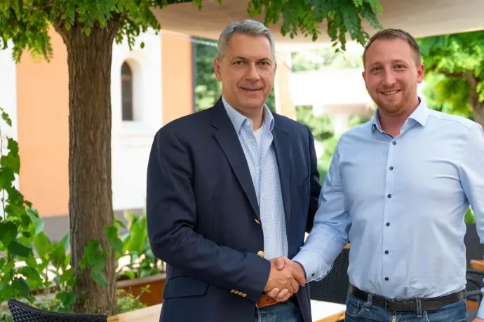 Kirúgták a MÁV-tól Orbán kampánykörútjának egyik résztvevőjét, akire a kampányban figyelt fel a Telex