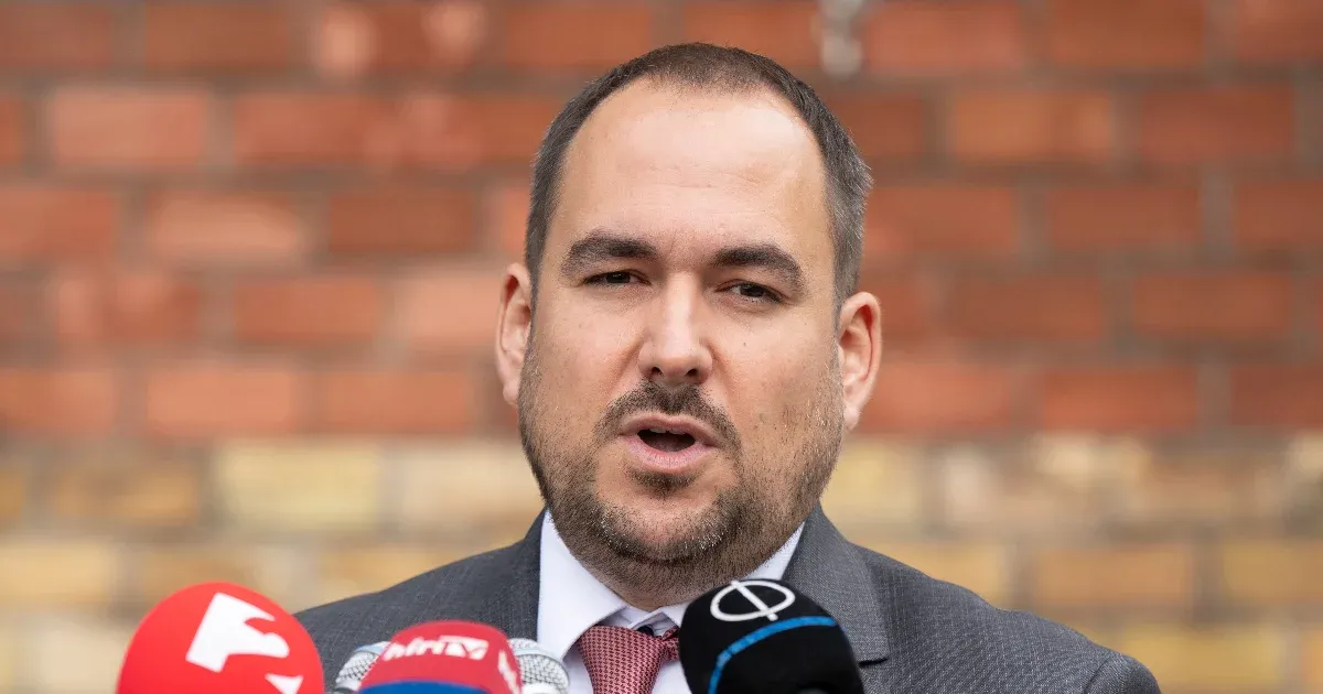 Veszélyes kaland: Tehervagonra mászott, de megúszta az áramütést Veszélyes kaland: Tehervagonra mászott, de megúszta az áramütést