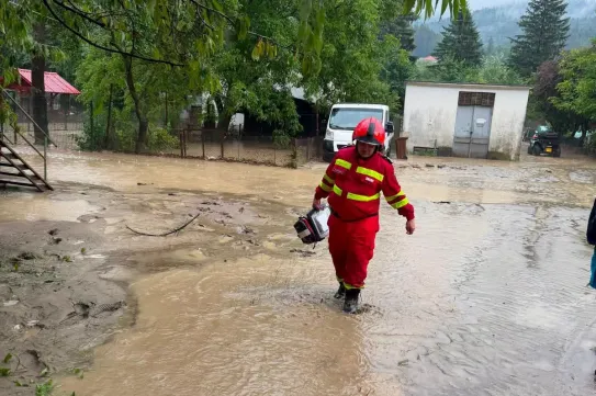 Villámárvíz csapott le Buștenire: a lezúduló sárlavina teljesen megbénította a Prahova-völgyét