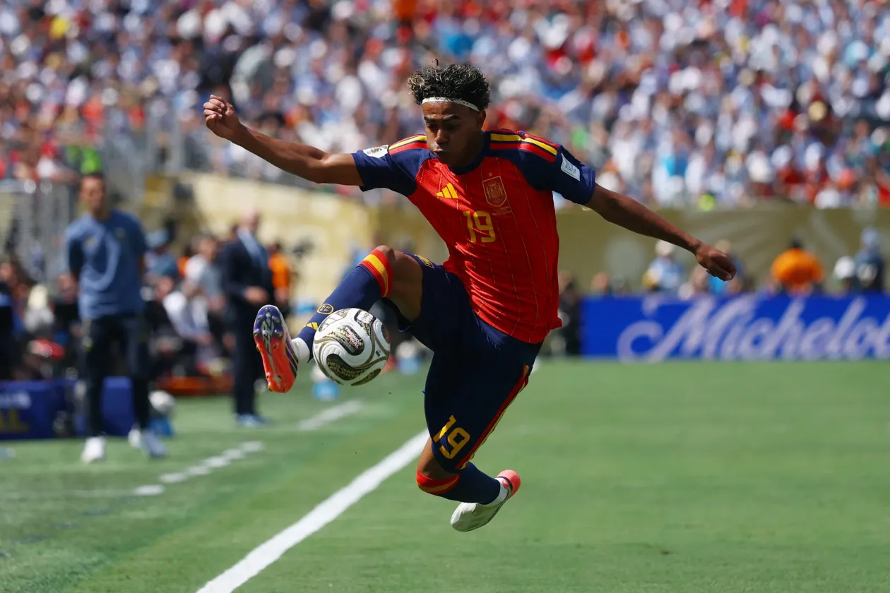 Fotó: Hector Vivas / FIFA / Getty Images és Hannah Mckay / Reuters