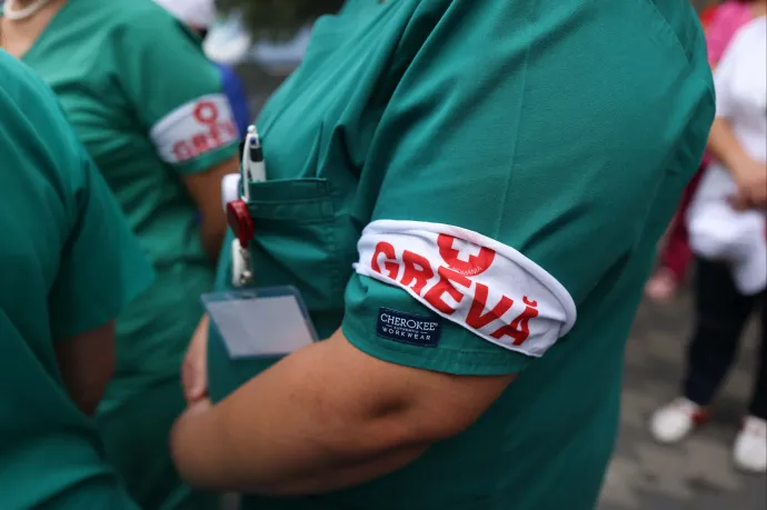 Általános sztrájkba kezdhetnek az egészségügyi dolgozók a bértörvény miatt