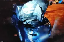 A gödöllői rendőrkapitányság előtt gyújtotta fel egy férfi egy rendőr autóját