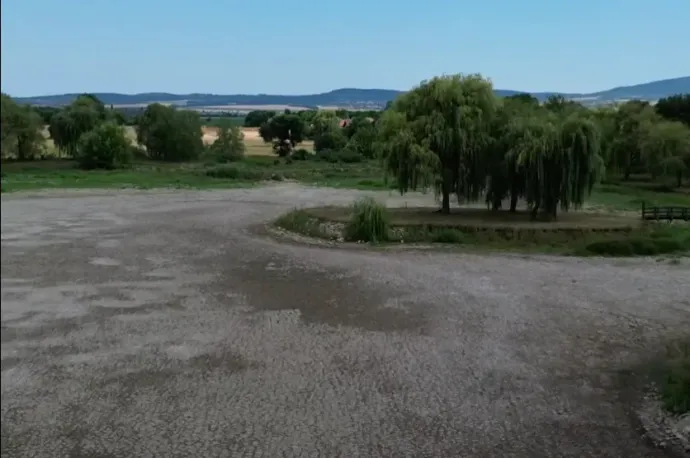 Kiszáradt a Bicsérdi horgásztó