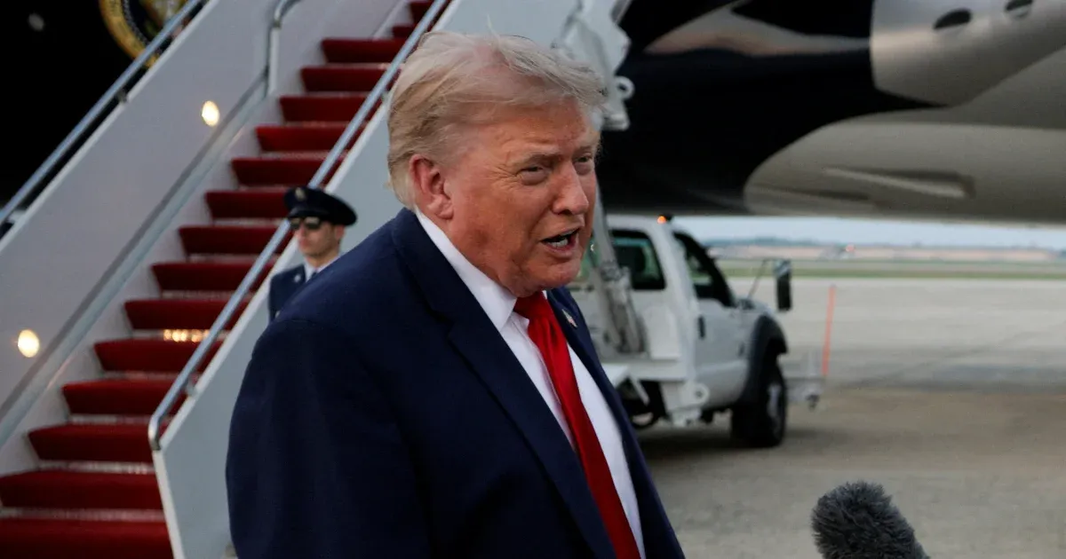 Trump 50%-os vámmal sújtja a Kanadából importált árukat, növelve a kereskedelmi feszültségeket Trump 50%-os vámmal sújtja a Kanadából importált árukat, növelve a kereskedelmi feszültségeket