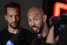 A Tate fivérek megtámadják brit kiadatásukat, ügyvédjük politikai akciónak tartja a miami-i őrizetbe vételt