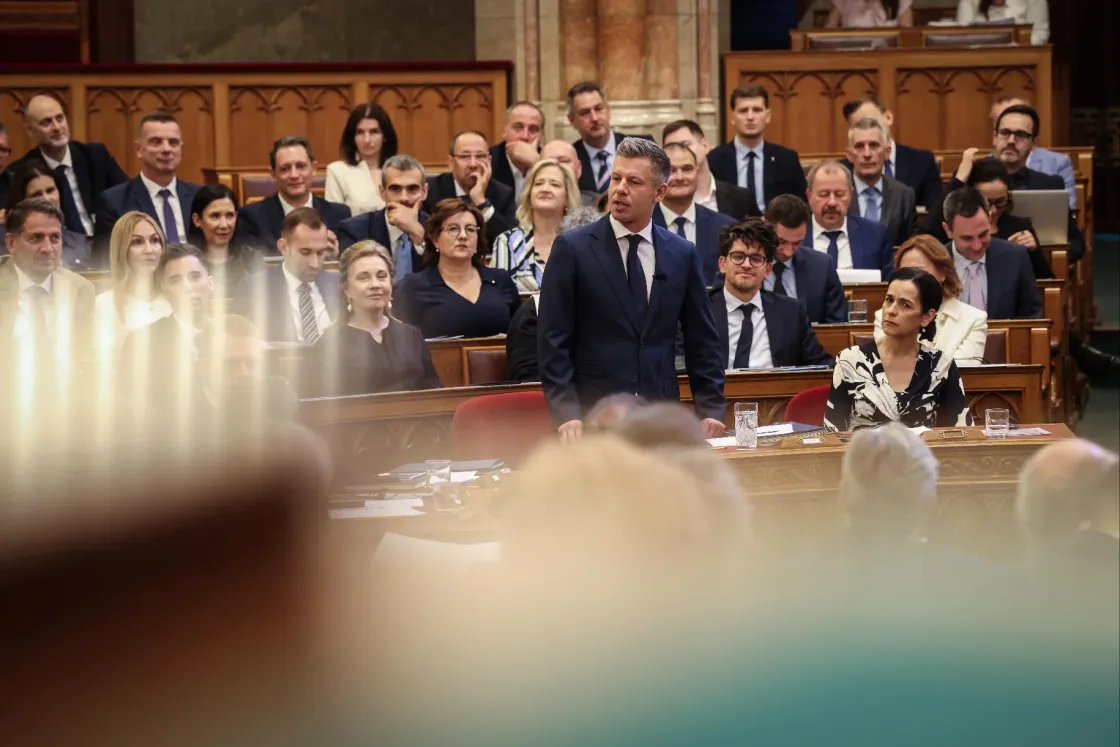 Magyar a Fidesz-frakciónak: Ne legyenek gyávák meghívni a tusványosi táborba!