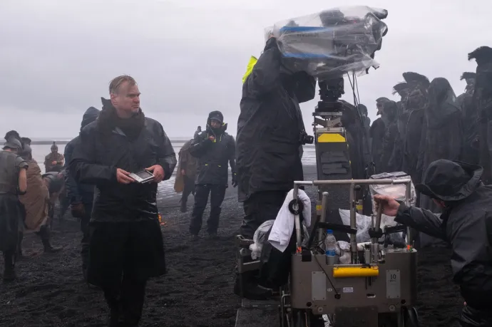 Odüsszeuszi bolyongásra vállalkozik az, aki a legjobb verzióban nézné Christopher Nolan filmjét