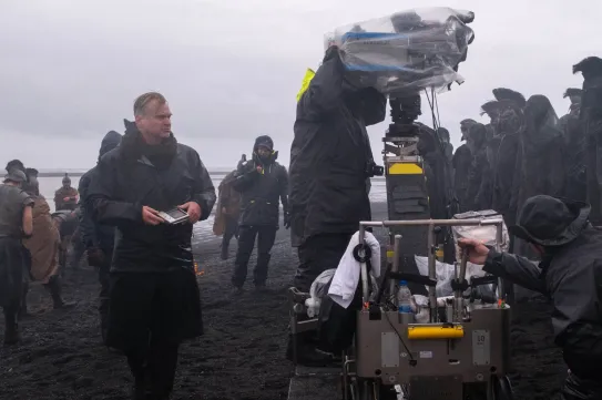 Odüsszeuszi bolyongásra vállalkozik az, aki a legjobb verzióban nézné Christopher Nolan filmjét