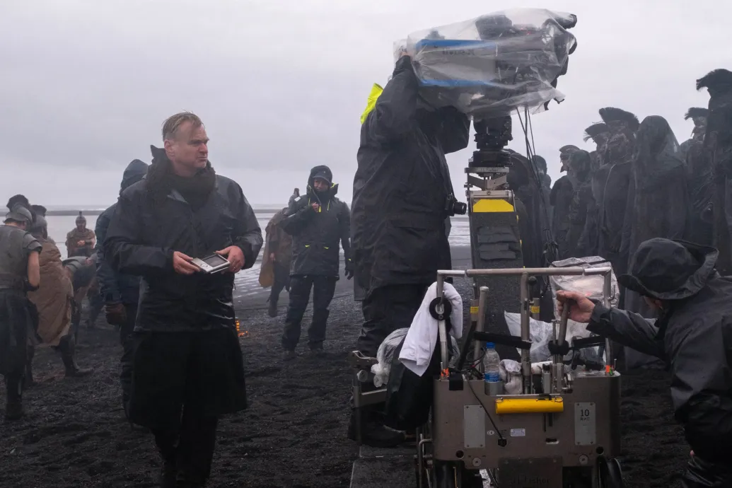 Odüsszeuszi bolyongásra vállalkozik az, aki a legjobb verzióban nézné Christopher Nolan filmjét