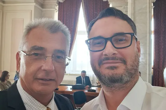 Az AUR leváltaná Grindeanut a képviselőház éléről, és kizár minden alkut a PSD-vel