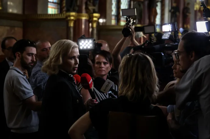 Szégyellje magát! – szólt oda a KDNP-s Juhász Hajnalka a tiszás képviselőnek, aki megjegyzést tett a külsejére