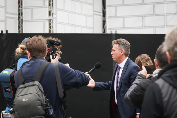 Nyomozók jelentek meg a Fidesz szervereit biztosító központban, az NKA-üggyel kapcsolatban zajlik a nyomozás