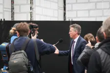 Nyomozók jelentek meg a Fidesz szervereit biztosító központban, az NKA-üggyel kapcsolatban zajlik a nyomozás