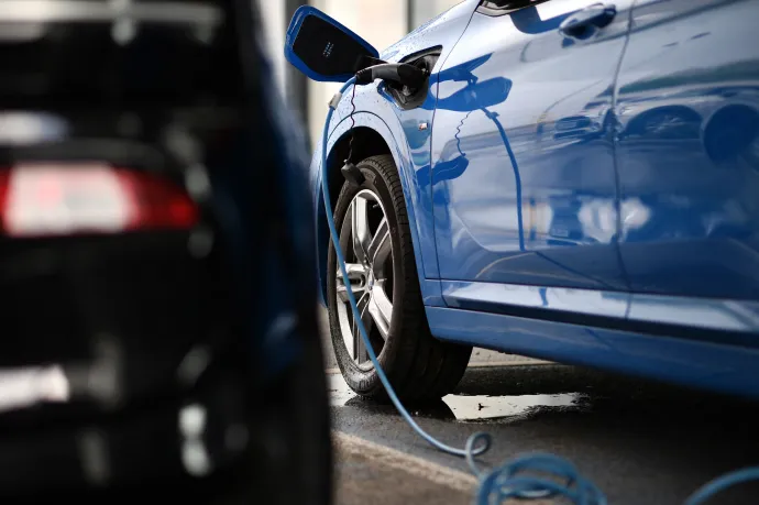 Ugyanannyiba kerülhetnek az elektromos és hagyományos autók pár éven belül