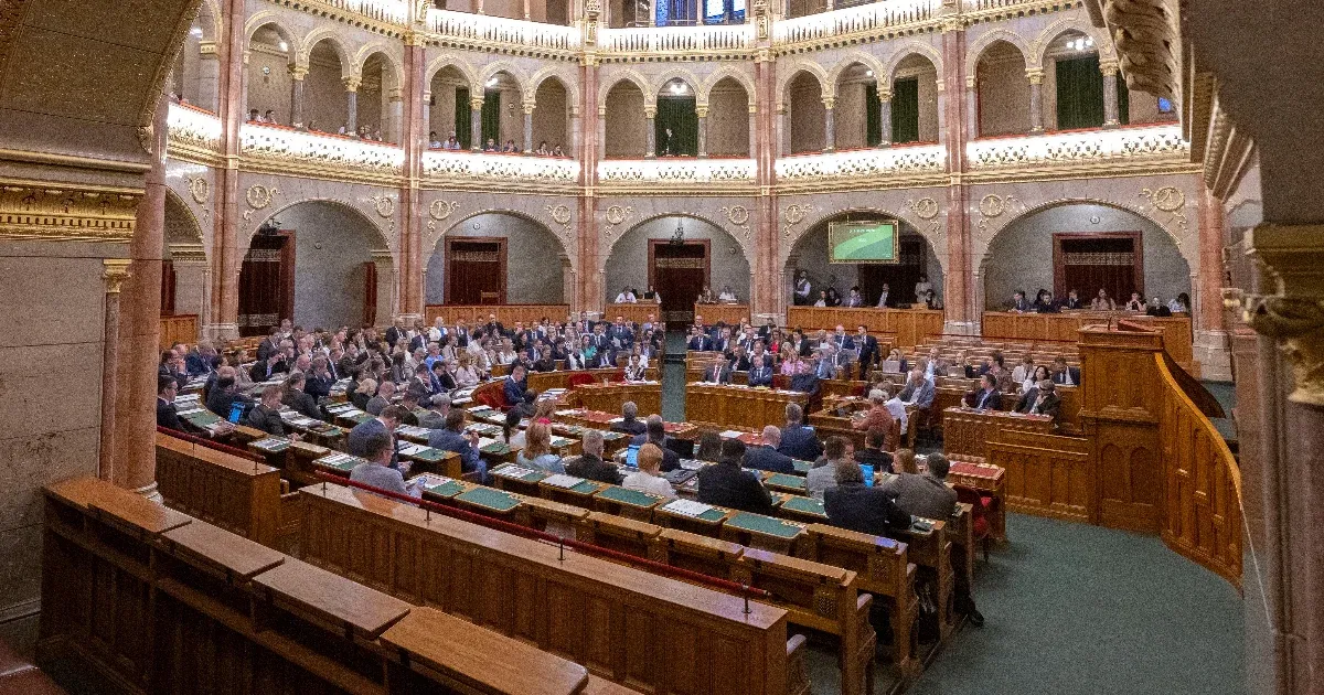 Fontos döntések az Országgyűlésben: Iskolakezdési támogatás és új közmédia alapjai Fontos döntések az Országgyűlésben: Iskolakezdési támogatás és új közmédia alapjai