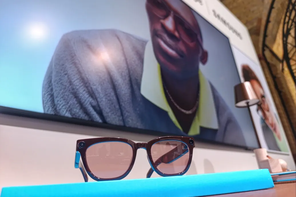 Pócs Jánosnak ajánljuk: nemsokára érkezik a Samsung okosszemüvege