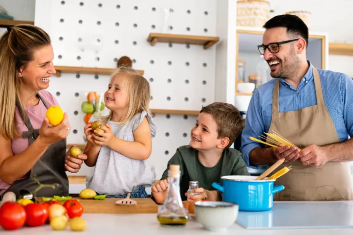 Pékáru, háztartási cikk és barkácsgép egy helyen: bevásárlás egy körrel