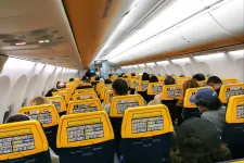 Puszta kézzel küzdött egy utas életéért egy magyar orvos a fedélzeten, a Ryanair szerint minden járaton van defibrillátor