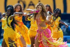 Romániai divattervező készítette Shakira táncosainak vb-döntős fellépőruháját