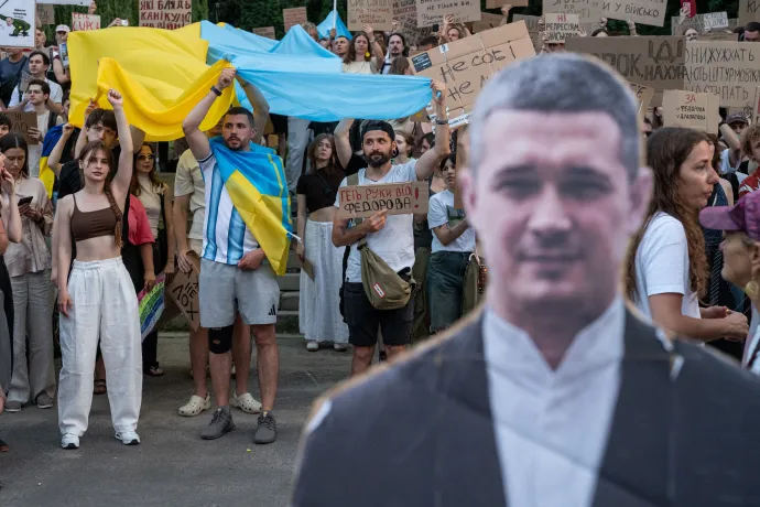 Tüntetés Mihajlo Fedorov menesztése ellen Kijevben, 2026. július 20-án – Fotó: Danylo Antoniuk / Anadolu / AFP