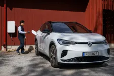 Az EU-ban eladott új autók több mint kétharmada elektromos vagy hibrid