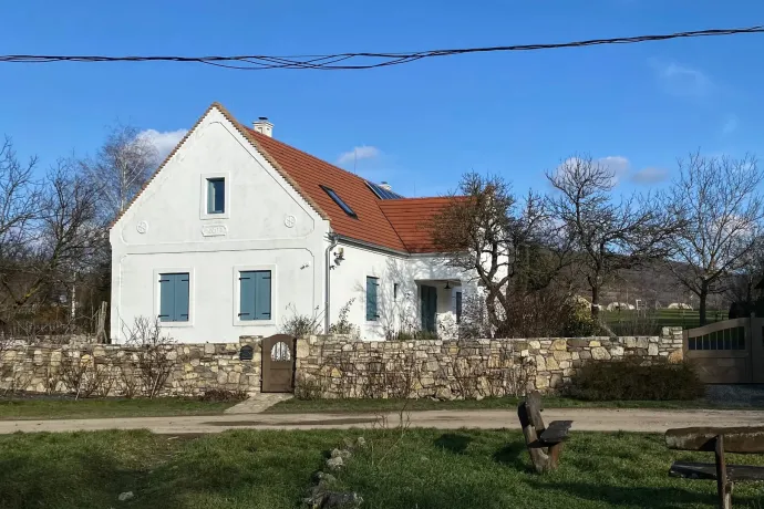 Eladó Magyar Péter és Varga Judit egykori közös háza Balatonhenyén