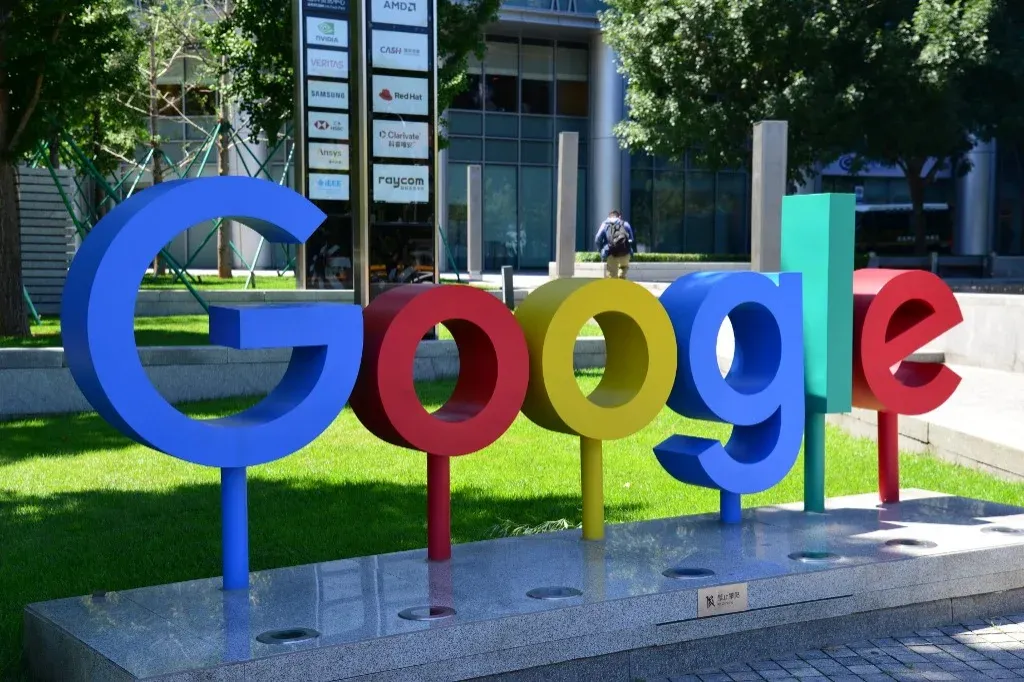 890 millió eurós bírságot kapott a Google az Európai Bizottságtól