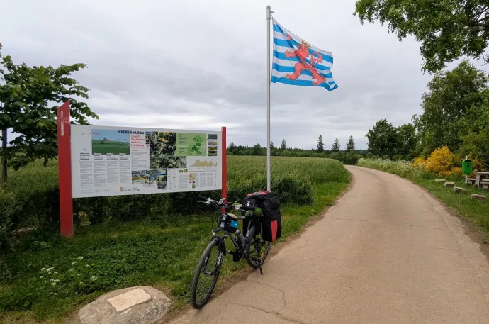 Startpont és Luxemburg legmagasabb csúcsa, a Kneiff – Fotó: Tichy Roland