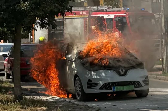 Leállítás után negyedórával gyulladt ki olvasónk villany Renault-ja, az importőr magyarázata logikus, de ijesztő